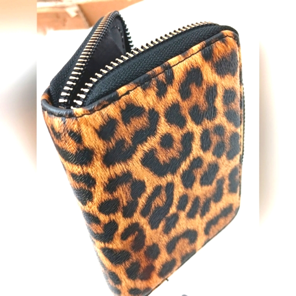 REALISTIC LEOPARD PRINT WALLET